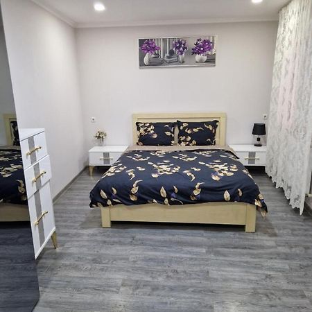 Larisa Apartment Tbilisi Buitenkant foto