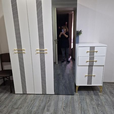 Larisa Apartment Tbilisi Buitenkant foto