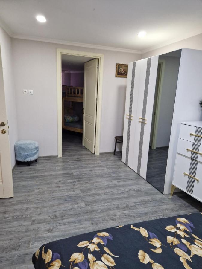 Larisa Apartment Tbilisi Buitenkant foto